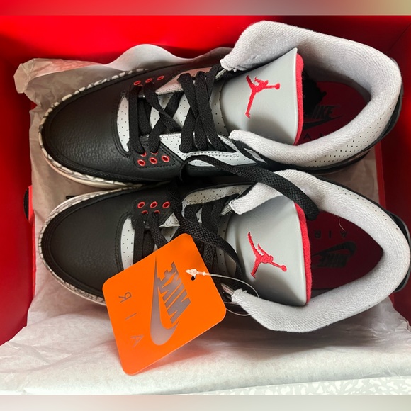 Air Jordan 3 Retro, size 7Y, never worn - Picture 5 of 6